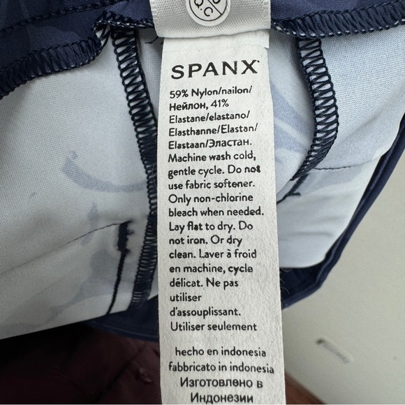 Spanx Sunshine Women Athletic Shorts Floral Navy Golf Tennis Athleisure Summer - Picture 9 of 10